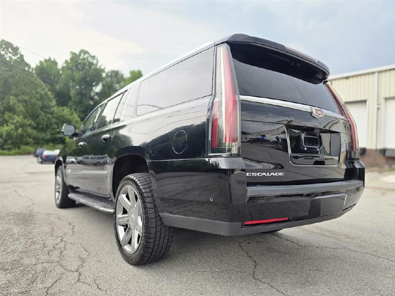 used 2020 Cadillac Escalade ESV car, priced at $28,999