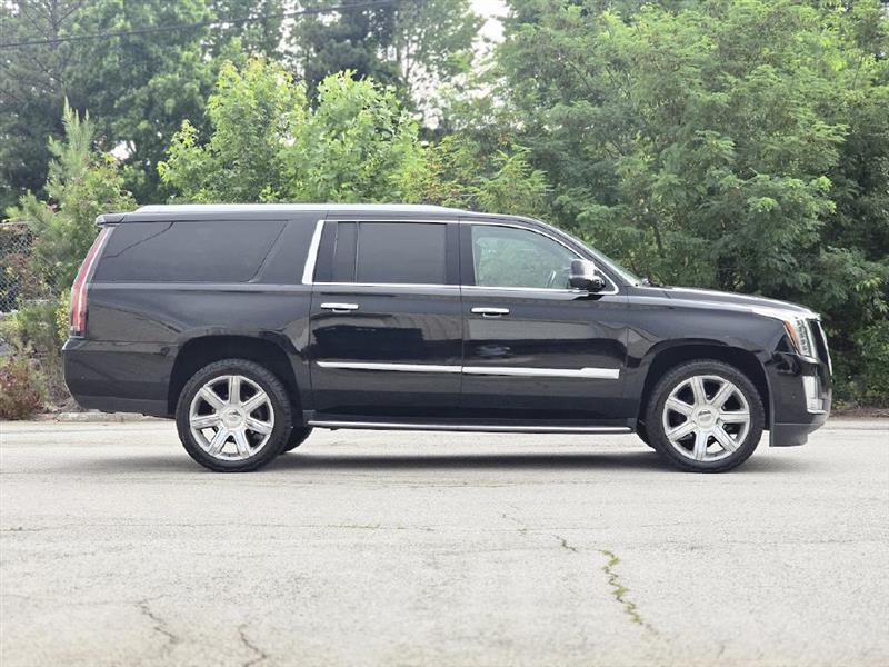 used 2020 Cadillac Escalade ESV car, priced at $28,999