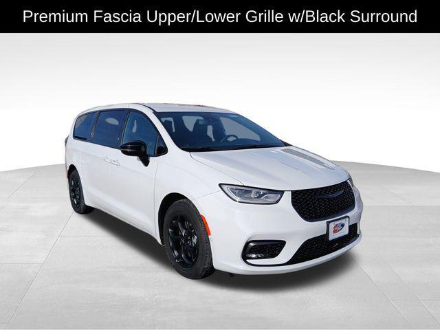 used 2024 Chrysler Pacifica Hybrid car, priced at $34,777