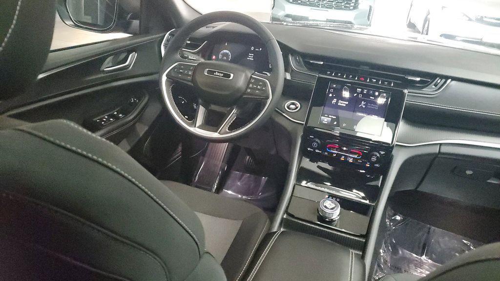 used 2025 Jeep Grand Cherokee L car, priced at $32,004