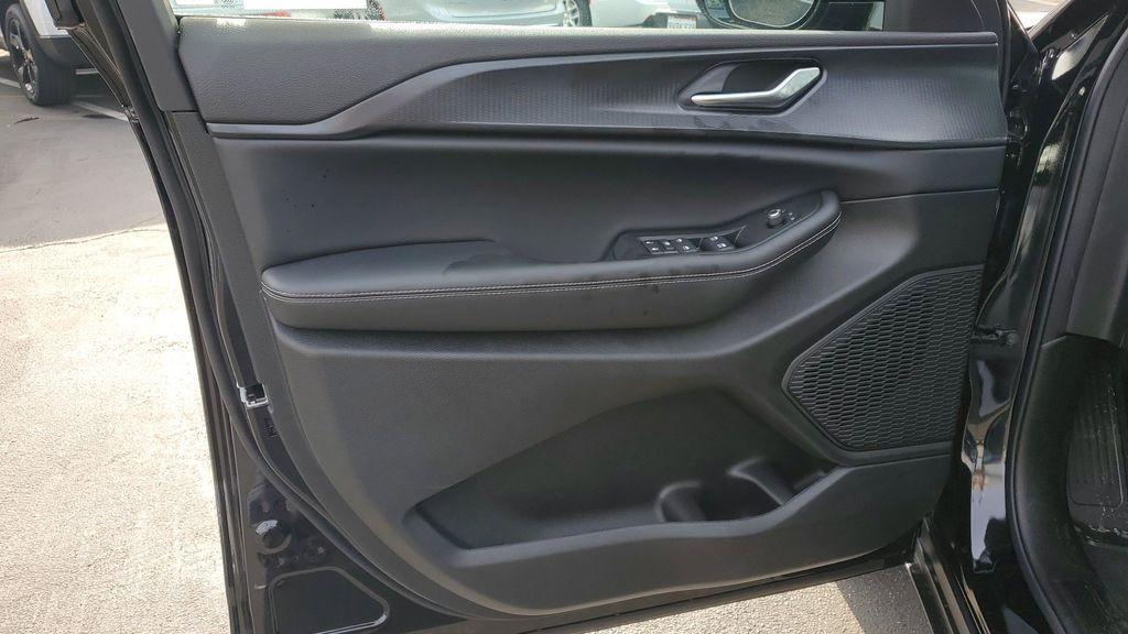 new 2025 Jeep Grand Cherokee car, priced at $42,590