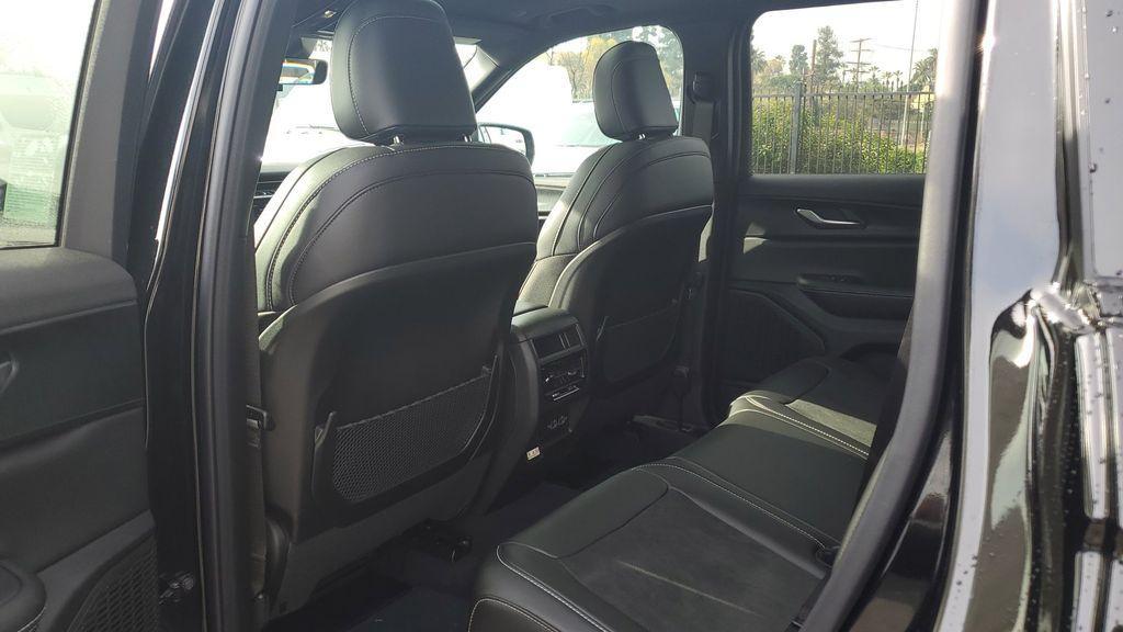 new 2025 Jeep Grand Cherokee car, priced at $42,590