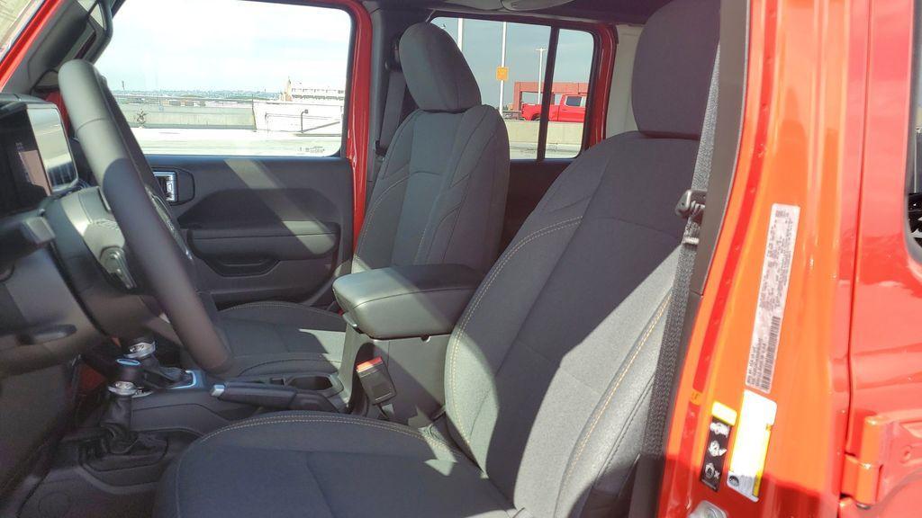 new 2025 Jeep Wrangler car, priced at $45,726