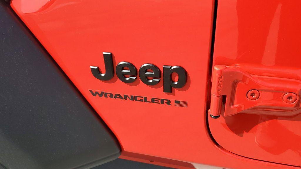 new 2025 Jeep Wrangler car, priced at $45,726