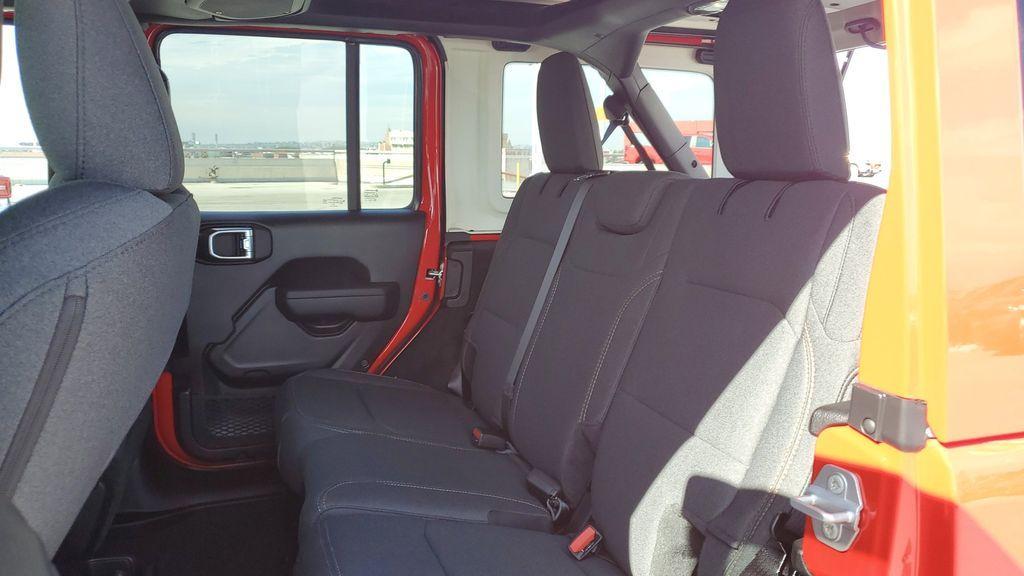 new 2025 Jeep Wrangler car, priced at $45,726