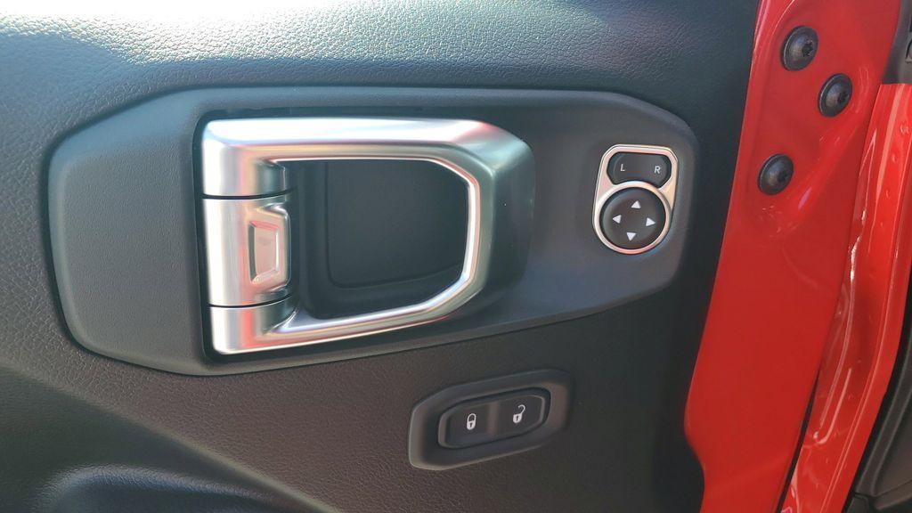 new 2025 Jeep Wrangler car, priced at $45,726