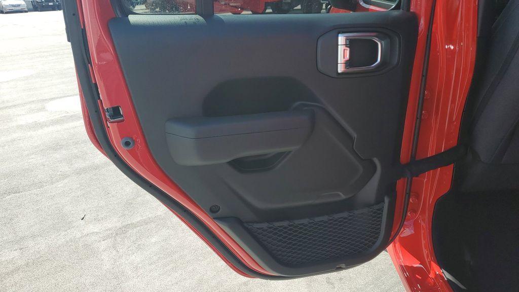 new 2025 Jeep Wrangler car, priced at $45,726