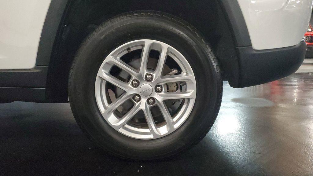 used 2025 Jeep Grand Cherokee car, priced at $34,919