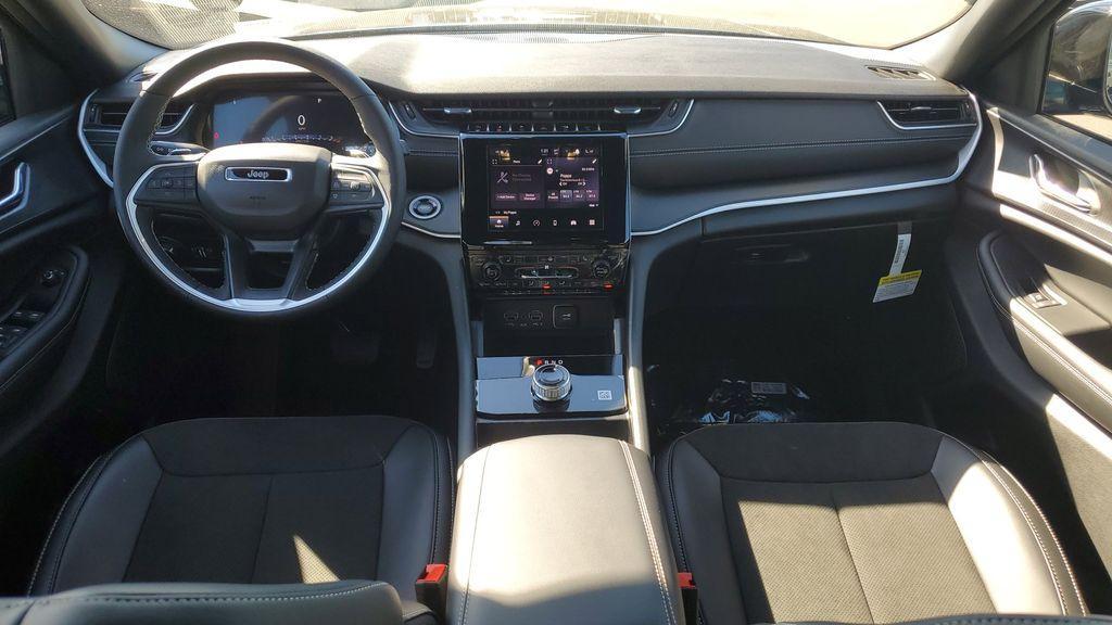 new 2025 Jeep Grand Cherokee car, priced at $41,482