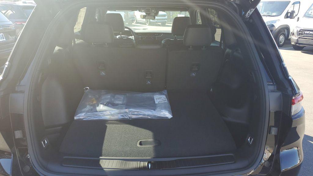 new 2025 Jeep Grand Cherokee car, priced at $41,482