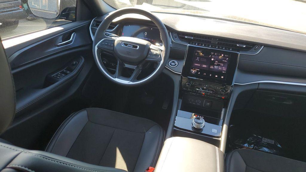 new 2025 Jeep Grand Cherokee car, priced at $41,482