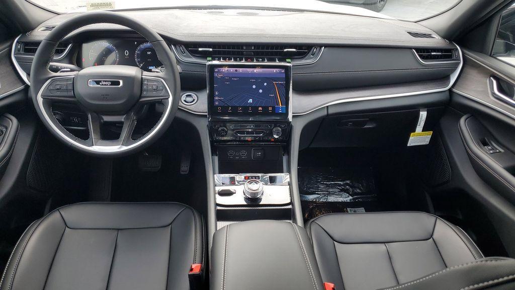 new 2025 Jeep Grand Cherokee car, priced at $49,720