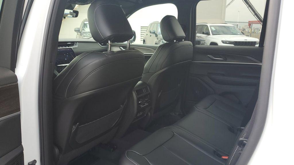 new 2025 Jeep Grand Cherokee car, priced at $49,720