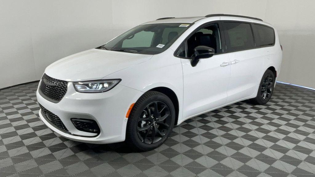 new 2025 Chrysler Pacifica car, priced at $52,545