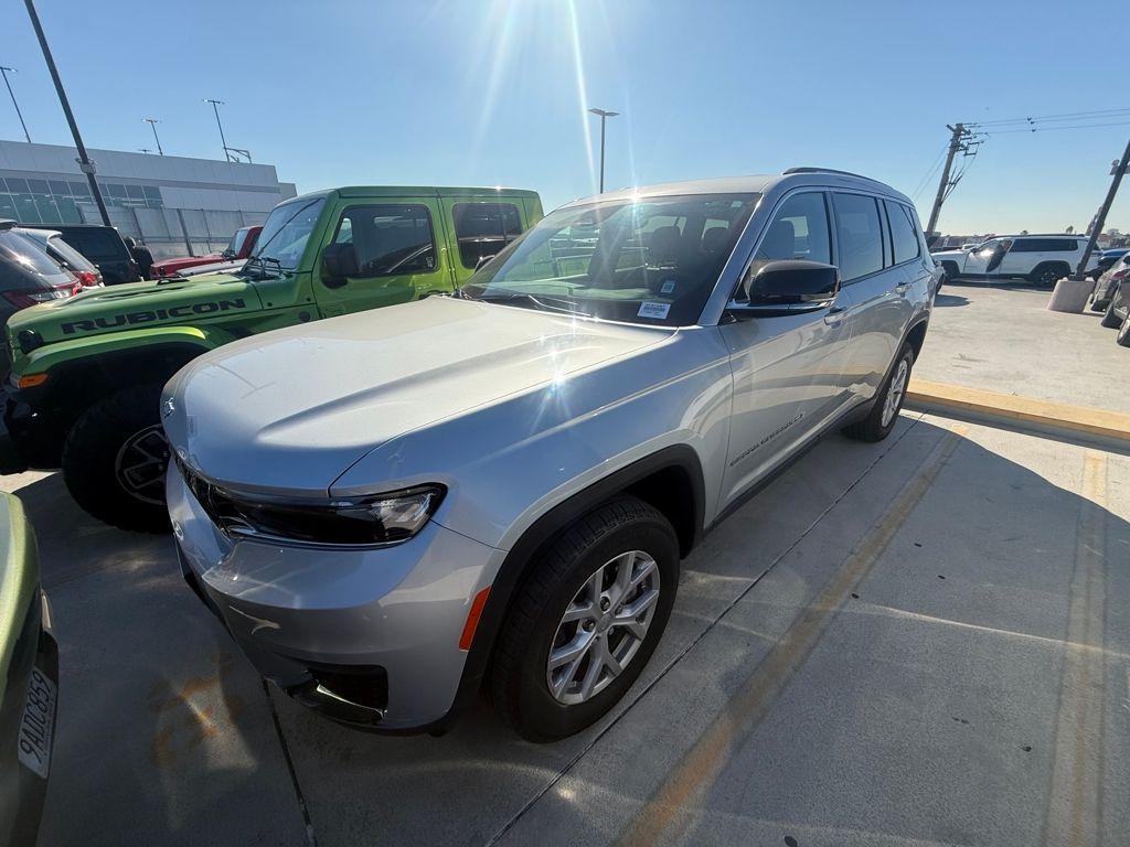 used 2025 Jeep Grand Cherokee car, priced at $33,919