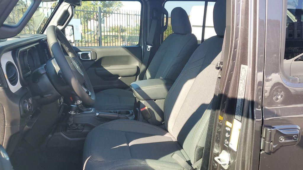 new 2026 Jeep Gladiator car, priced at $49,867