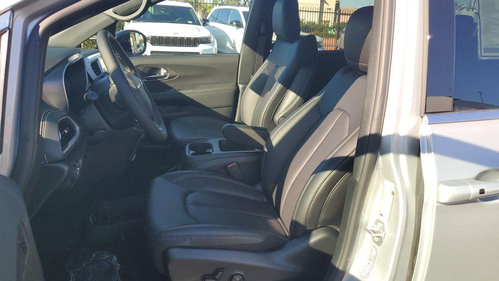 new 2026 Chrysler Pacifica car, priced at $43,671