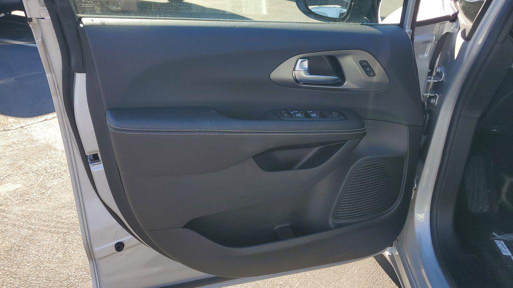 new 2026 Chrysler Pacifica car, priced at $43,671