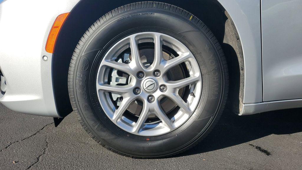 new 2026 Chrysler Pacifica car, priced at $43,671