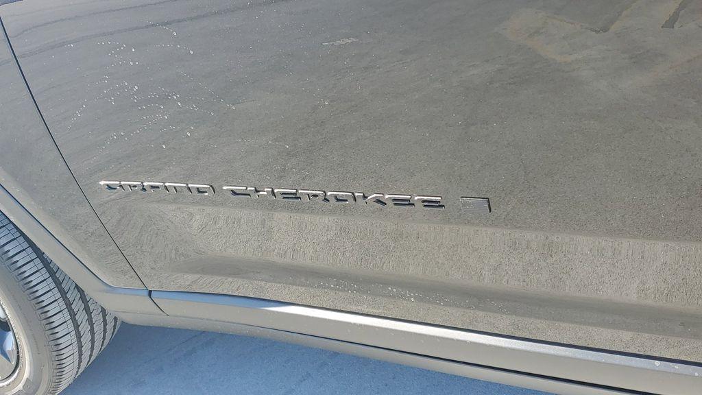 new 2025 Jeep Grand Cherokee car, priced at $43,608
