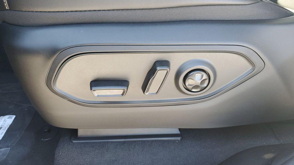 new 2025 Jeep Grand Cherokee car, priced at $43,608