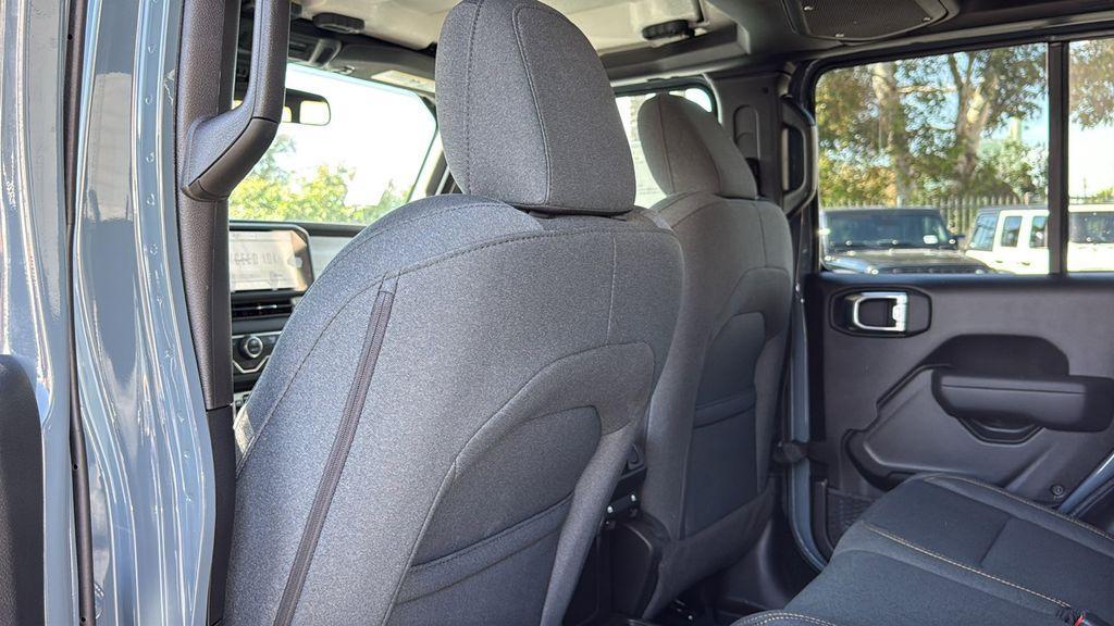 new 2026 Jeep Gladiator car, priced at $55,612