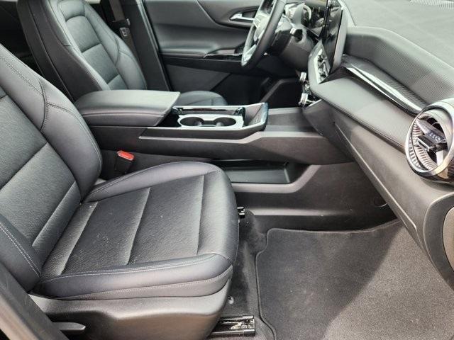 used 2025 Chevrolet Equinox car, priced at $27,562