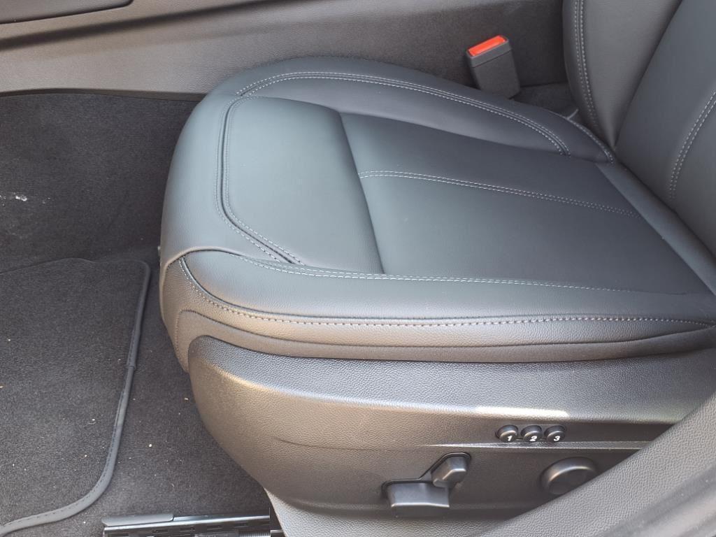 new 2025 Alfa Romeo Giulia car, priced at $43,990