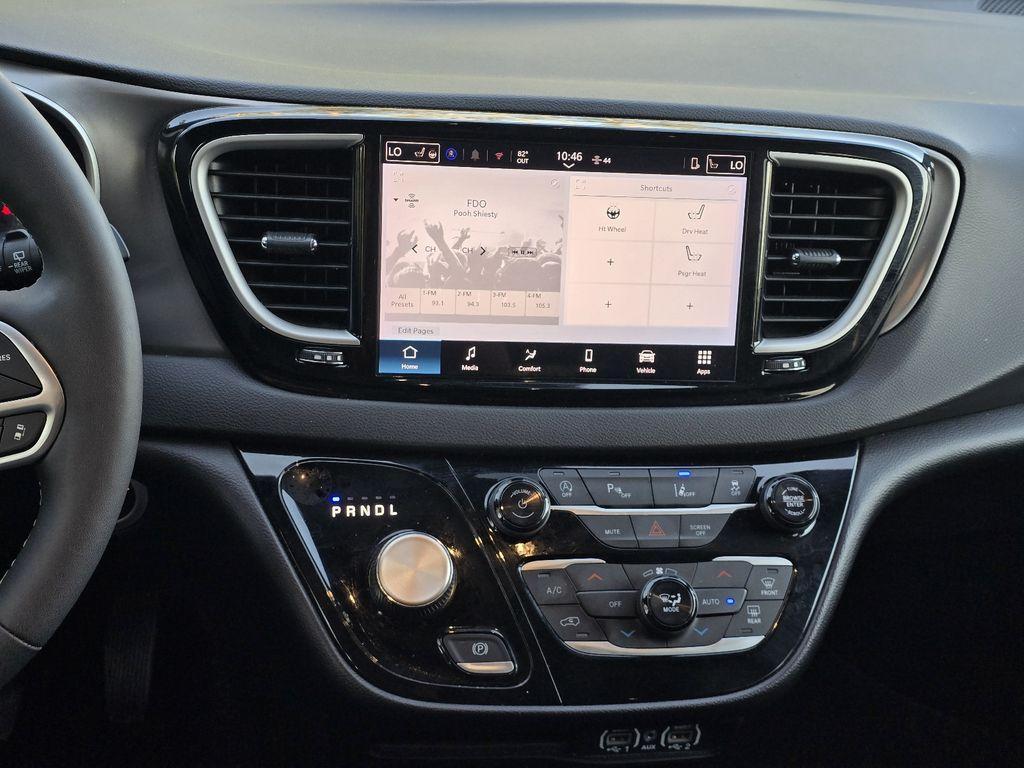 used 2025 Chrysler Pacifica car, priced at $32,997
