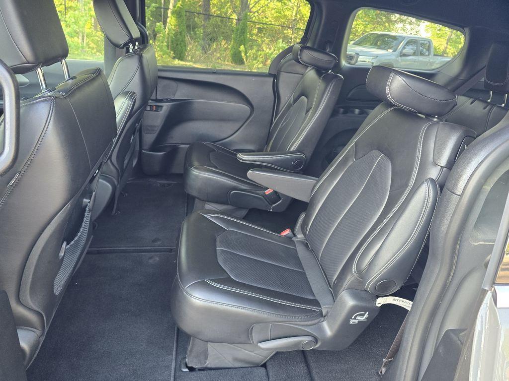 used 2025 Chrysler Pacifica car, priced at $32,997