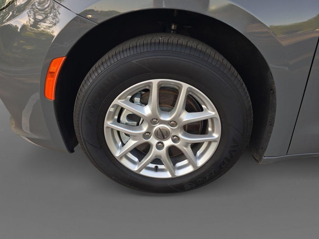 used 2025 Chrysler Pacifica car, priced at $32,997