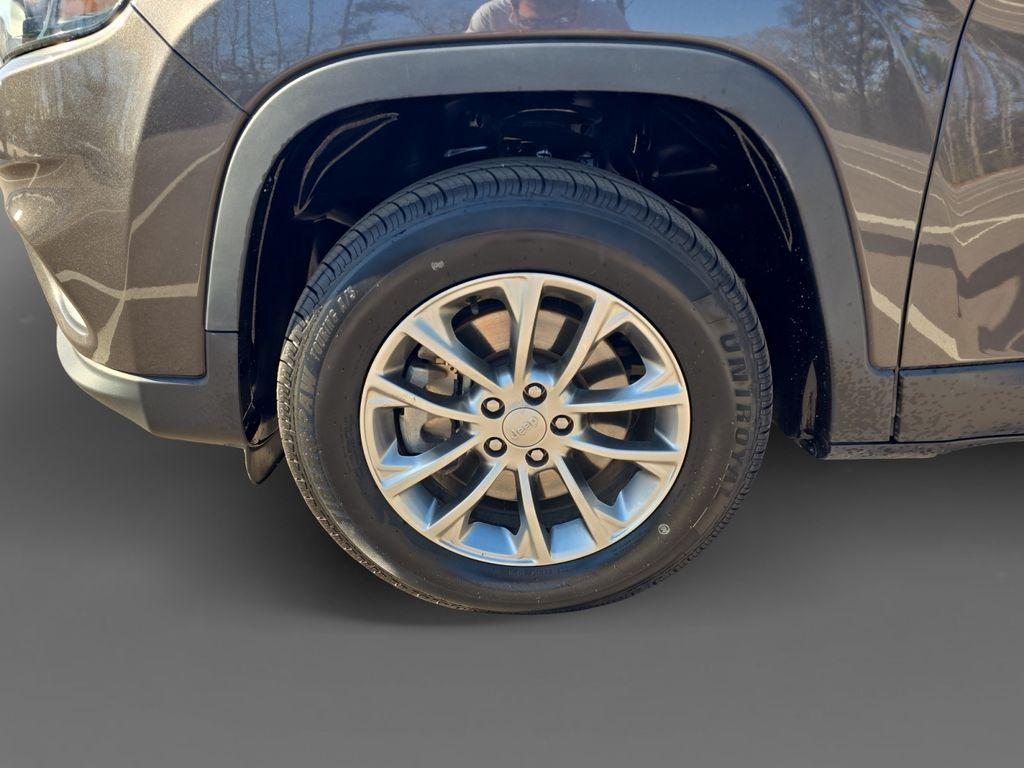 used 2019 Jeep Cherokee car, priced at $13,887