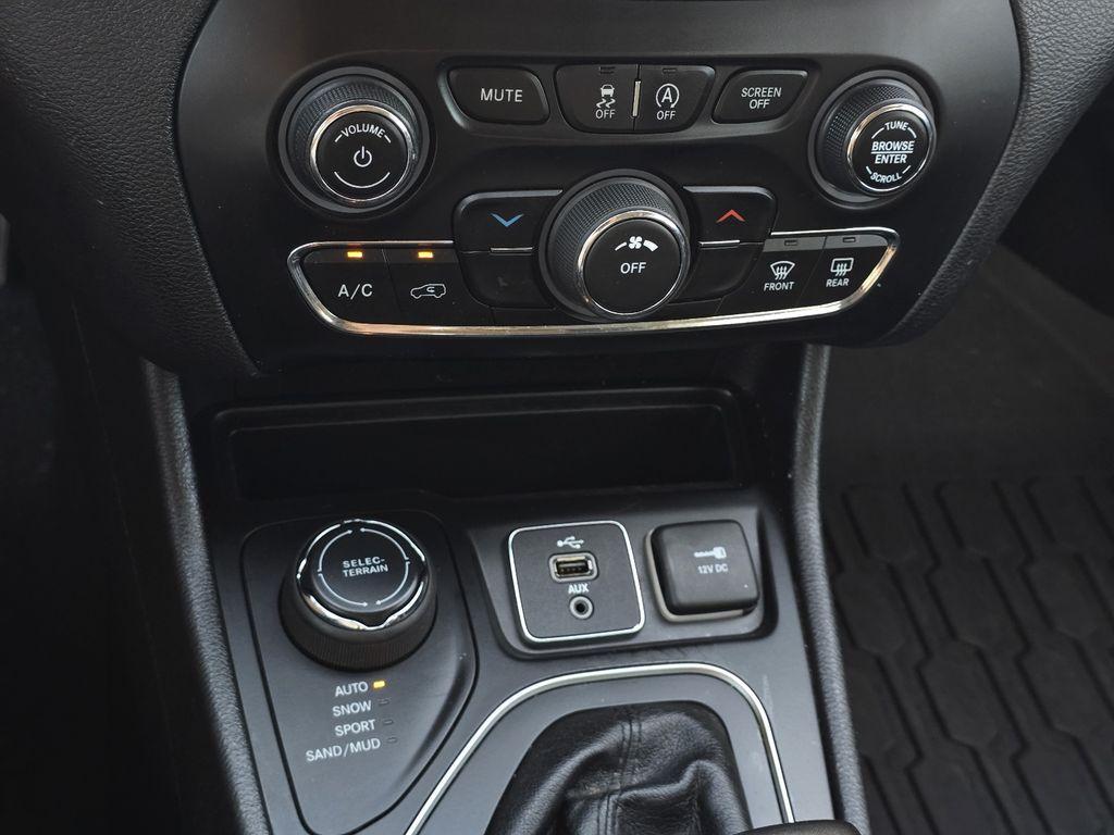 used 2019 Jeep Cherokee car, priced at $13,887