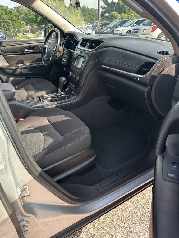 used 2015 Chevrolet Traverse car, priced at $5,900