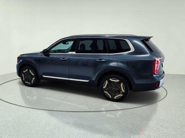 used 2023 Kia Telluride car, priced at $34,121