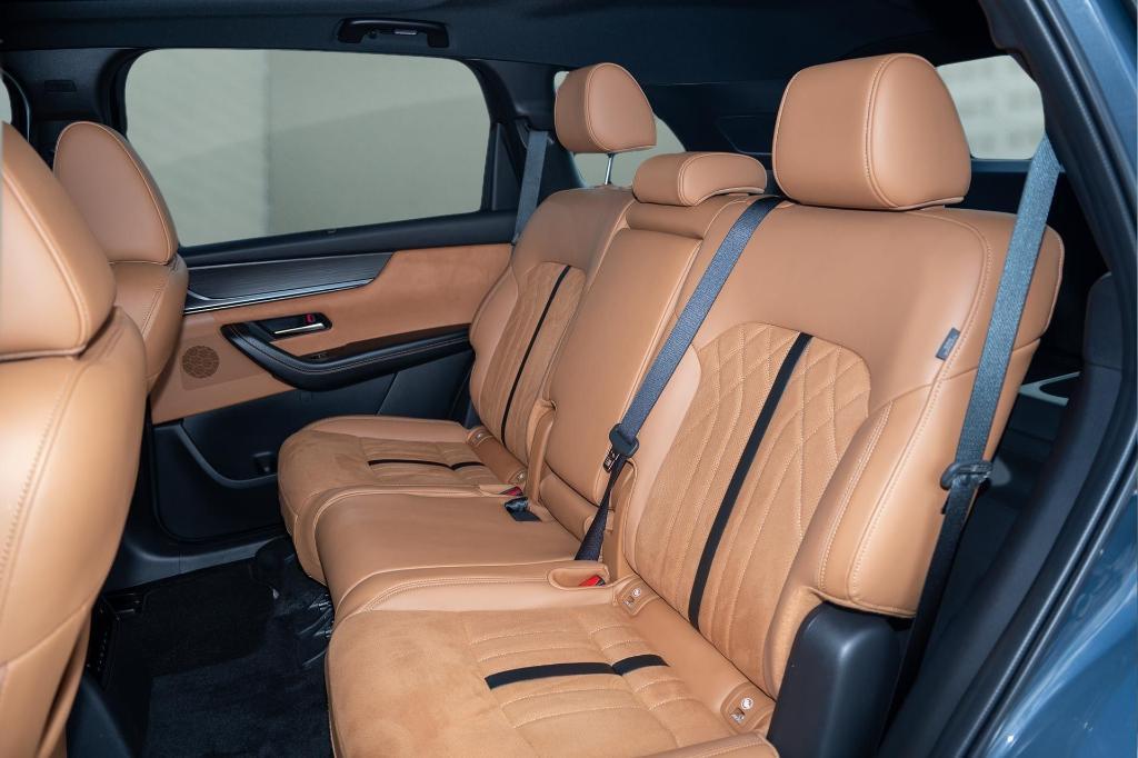 used 2025 Mazda CX-70 car, priced at $47,172