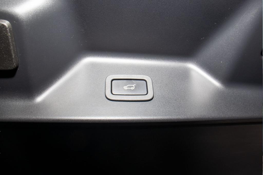 used 2018 Land Rover Range Rover car, priced at $26,900