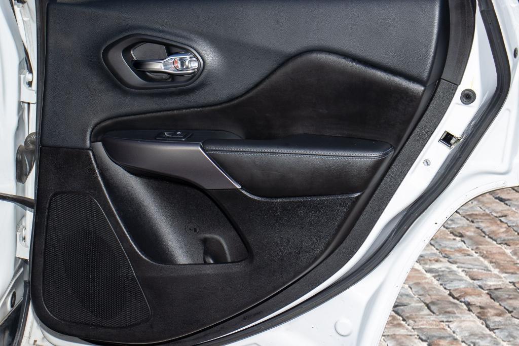 used 2019 Jeep Cherokee car, priced at $10,800