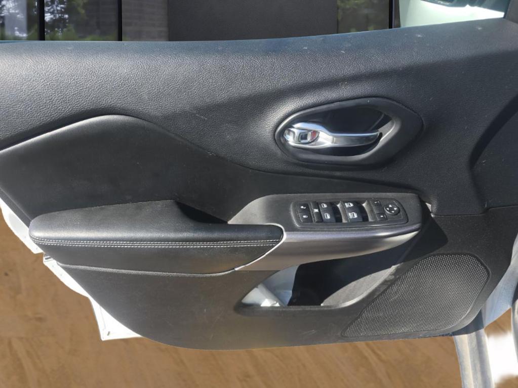 used 2019 Jeep Cherokee car, priced at $11,256