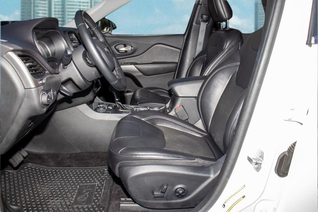 used 2019 Jeep Cherokee car, priced at $10,800