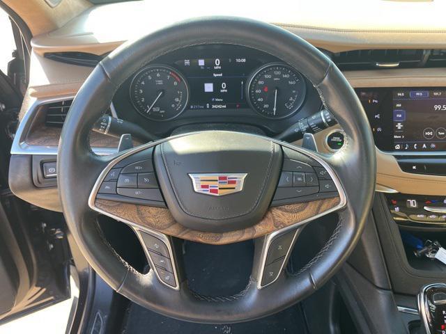 used 2022 Cadillac XT5 car, priced at $35,703