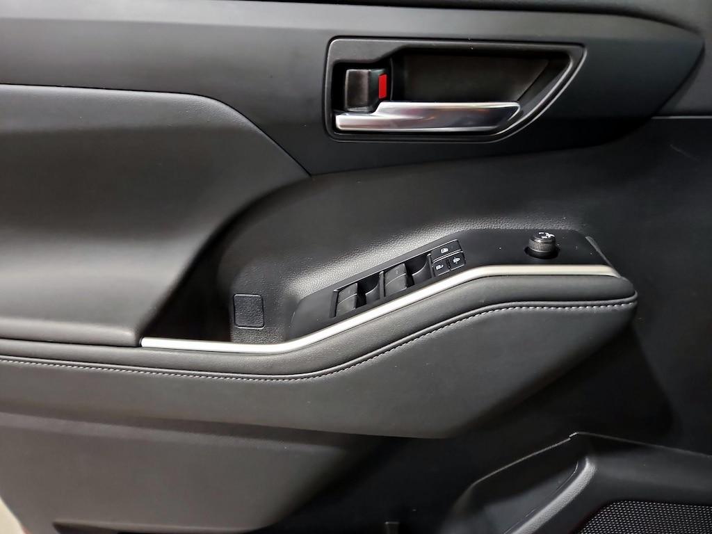 used 2022 Toyota Highlander Hybrid car, priced at $36,998