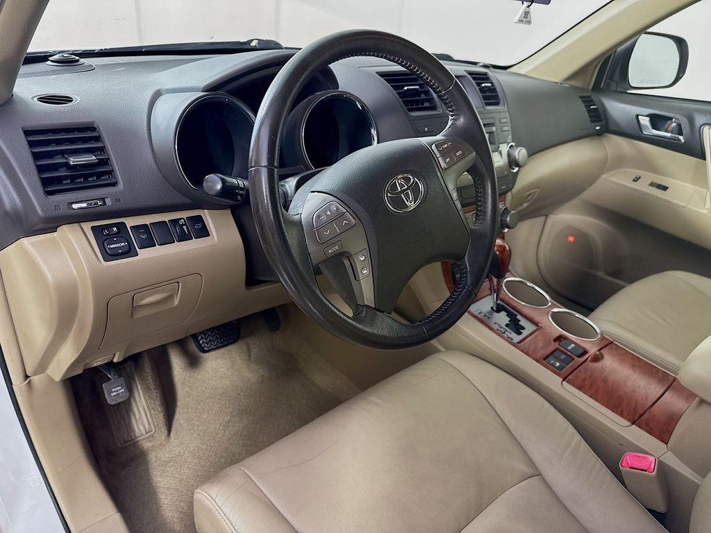 used 2009 Toyota Highlander car, priced at $12,500