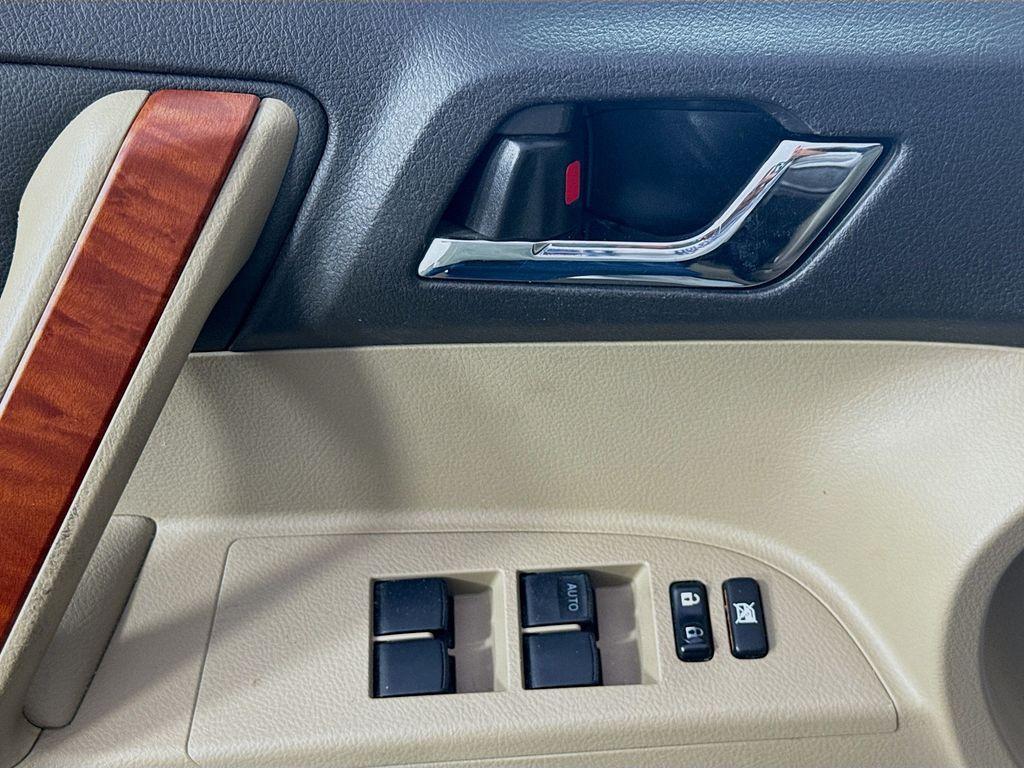 used 2009 Toyota Highlander car, priced at $12,500