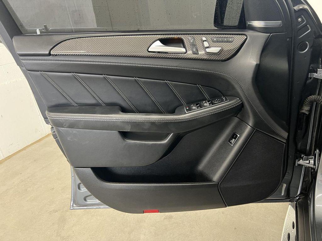 Mercedes-Benz GLE view 11