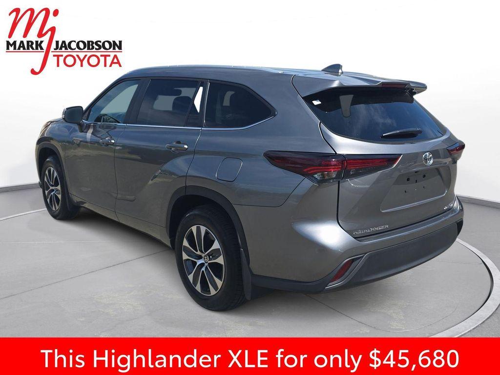 used 2025 Toyota Highlander car, priced at $45,680