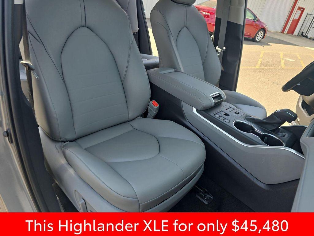 used 2025 Toyota Highlander car, priced at $45,278