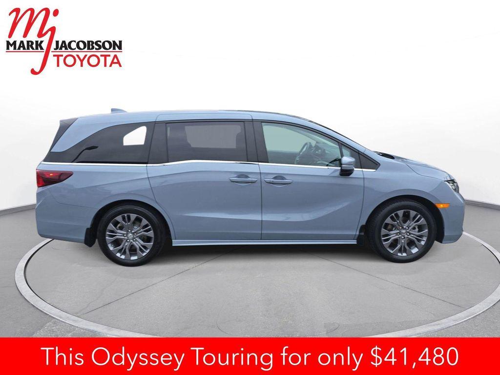 used 2025 Honda Odyssey car, priced at $41,480