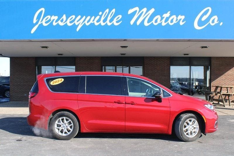 used 2024 Chrysler Pacifica car, priced at $29,995