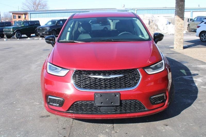 used 2024 Chrysler Pacifica car, priced at $29,995